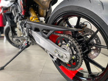 Carica l&#39;immagine nel visualizzatore di Gallery, DUCATI HYPERMOTARD 698 MONO RVE - 2025 - KM 50